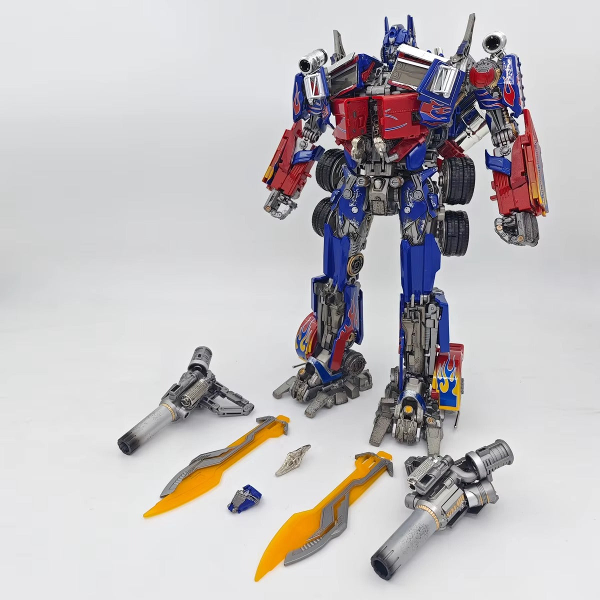 MPM04 Black Apple Optimus Prime